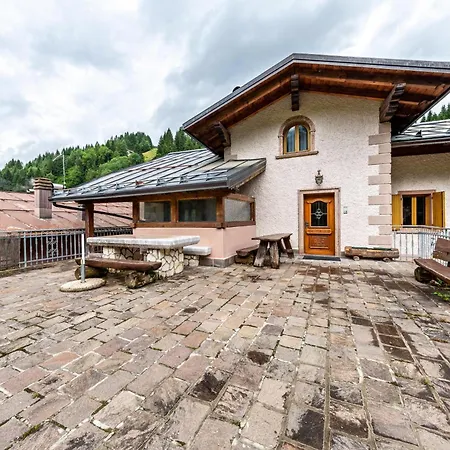 Casa Montagna In Cadore アパート